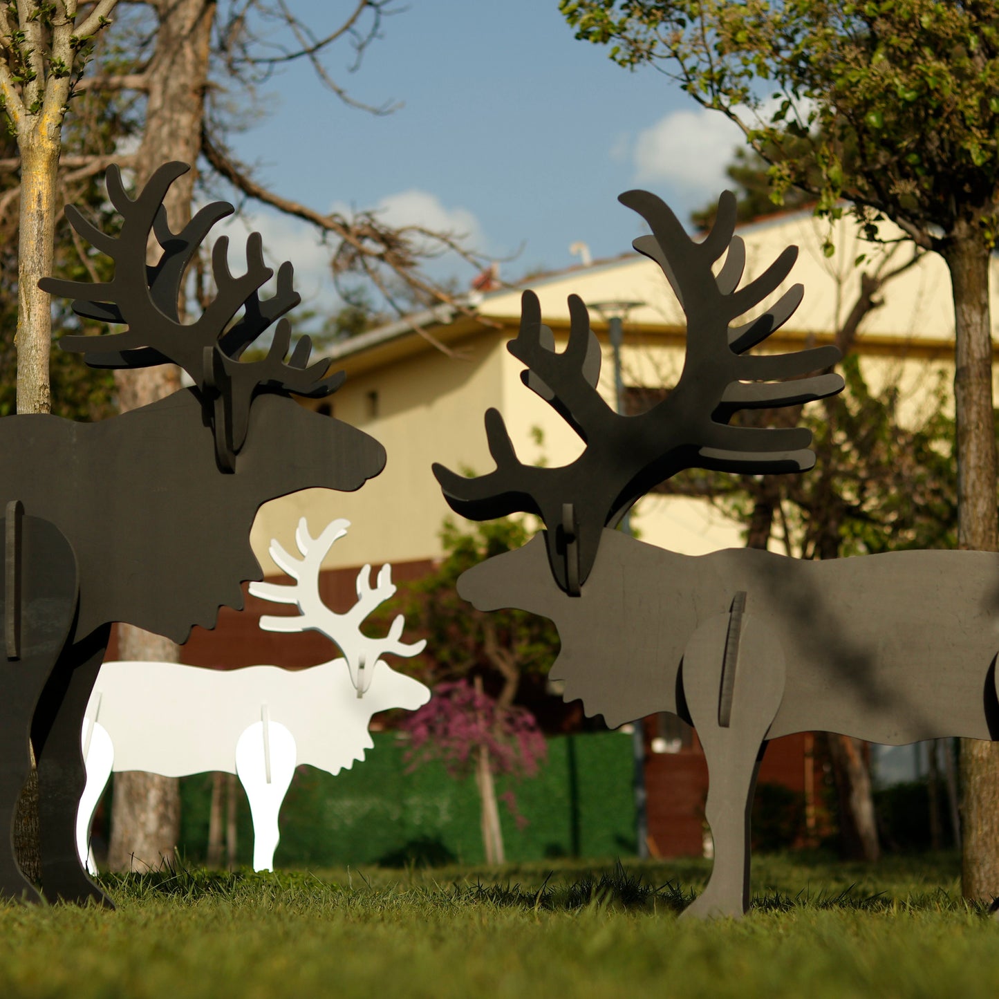 Moose Yard Display, PVC Foam Statue For All Weather Conditions, Sturdy Garden Decoration, Standing Rustproof Patio Decors, Giant Yard Art