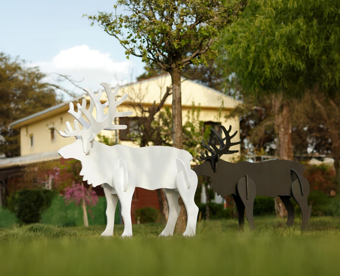 Moose Yard Display, PVC Foam Statue For All Weather Conditions, Sturdy Garden Decoration, Standing Rustproof Patio Decors, Giant Yard Art