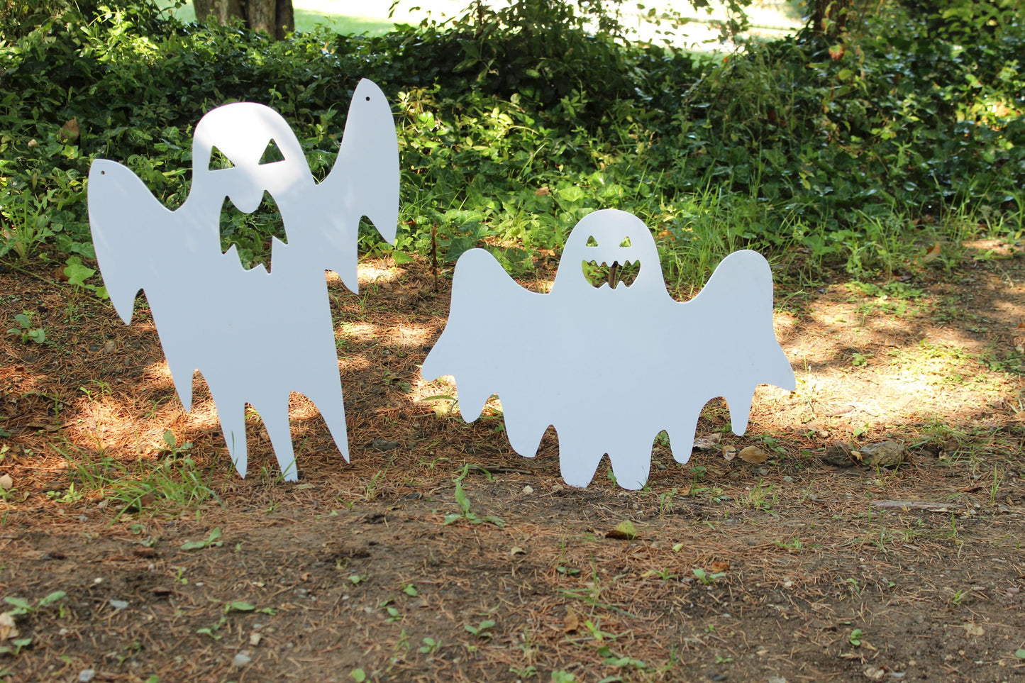 Set of 2 Spooky Ghost Yard Display, Halloween Garden Decoration, All-Weather PVC Yard Decoration, Year-Round Decors, Scary Ghost Yard Art
