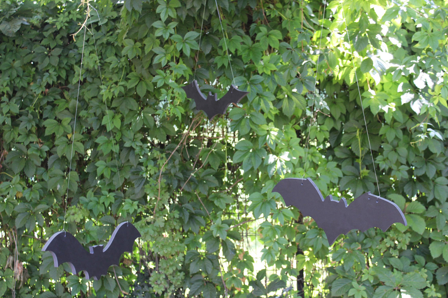 Halloween Bats Set of 6, White or Black Bats, 15 Inches PVC All-Weather Hanging Bats, Haunted House Decors, Horror Tree Lawn Decors