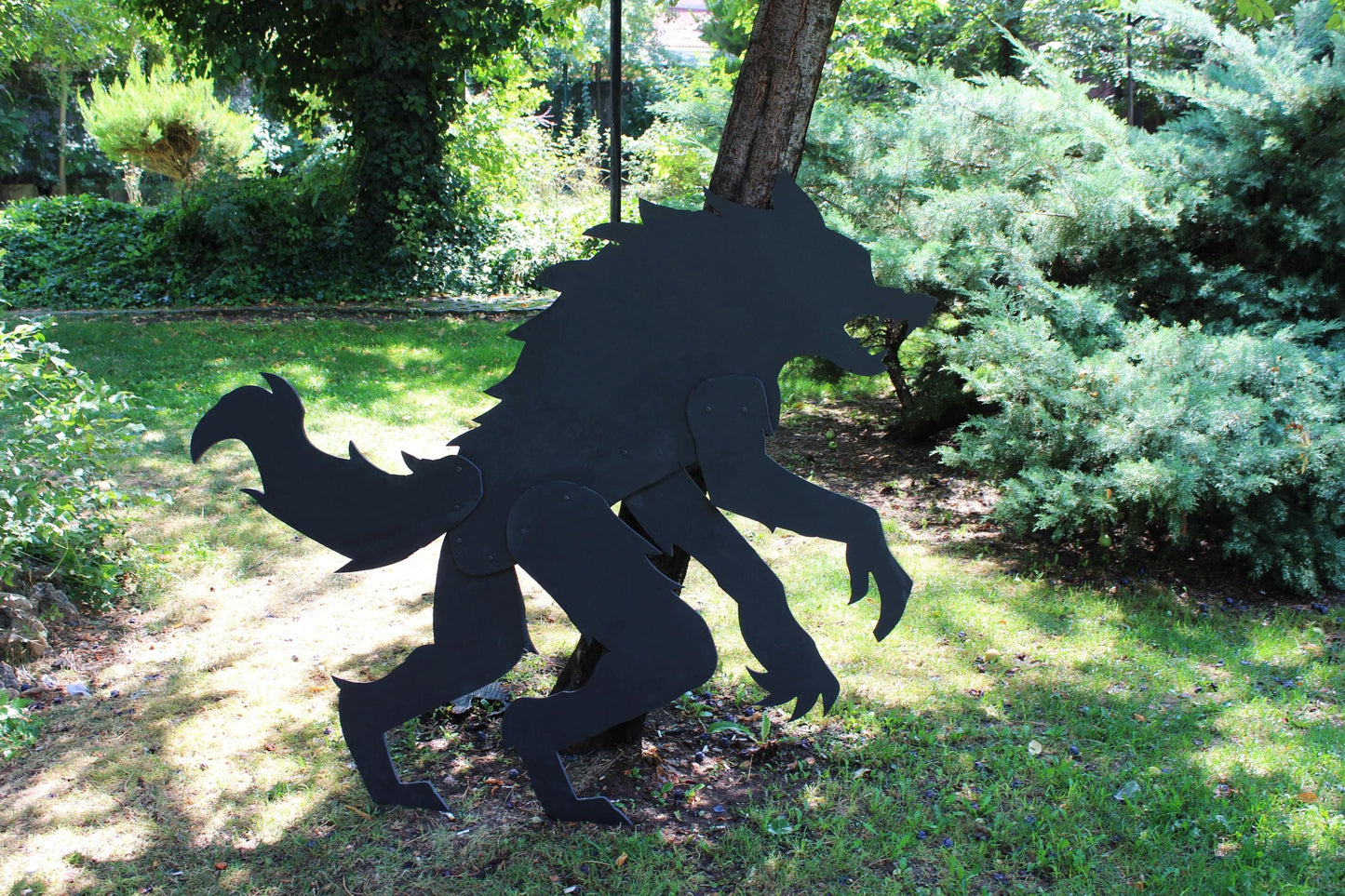 Giant 5.5 Ft All-Weather Scary Werewolf Yard Display, PVC Halloween Garden Decoration, Wolfman Yard Art, Realistic Sculpture, Year-Round Art