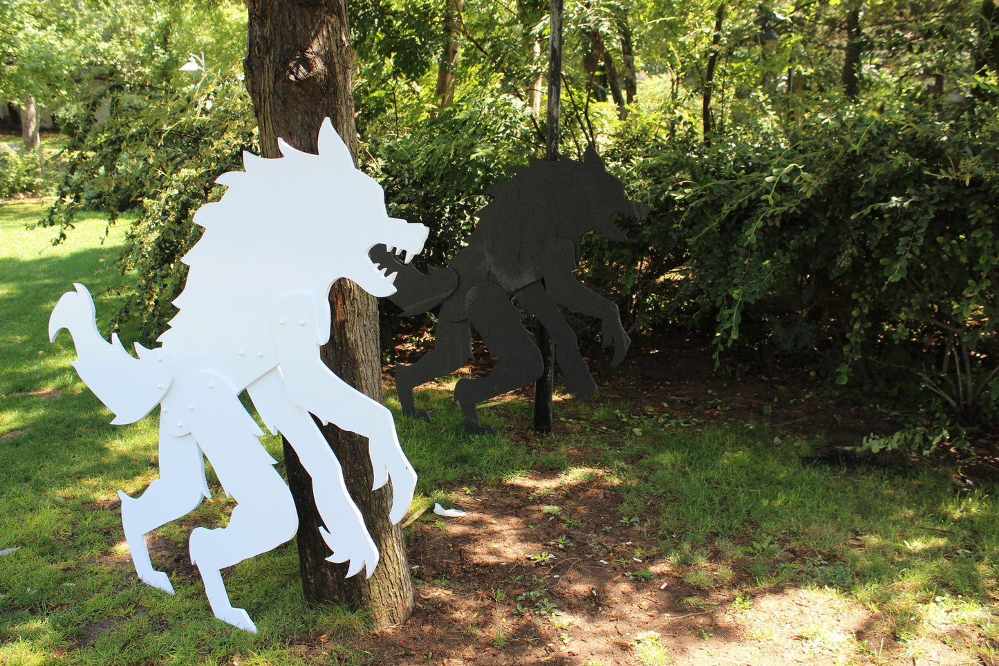 Giant 5.5 Ft Werewolf Halloween Yard Display, PVC Wolfman Lawn Sculpture, Outdoor Spooky Garden Decor, Scary Holiday Prop