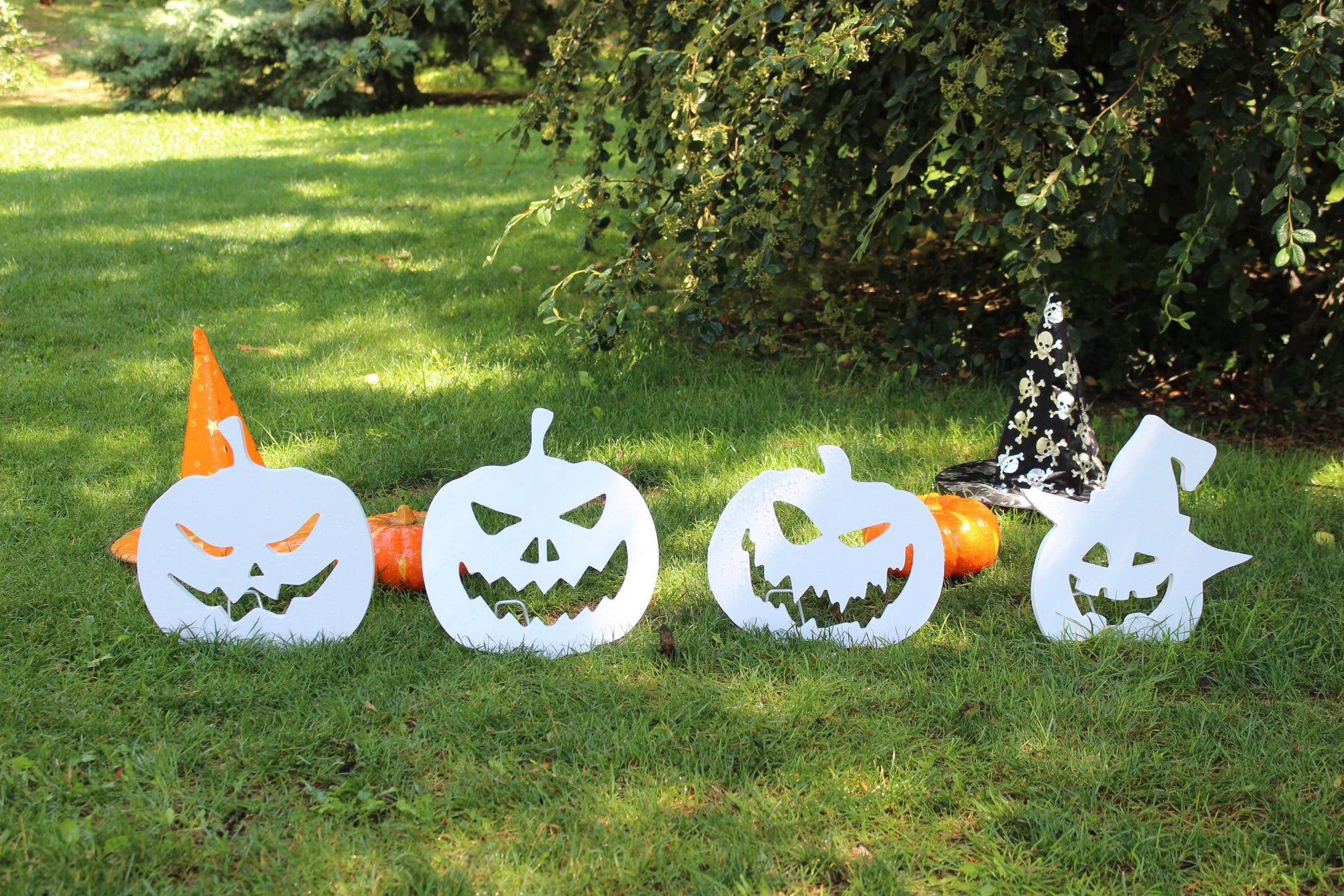 Halloween Yard Decor, Set of 4 Spooky Pumpkin Cutouts for Lawn or Garden, Outdoor PVC Jack-o’-Lantern Silhouettes, Scary Fall Display