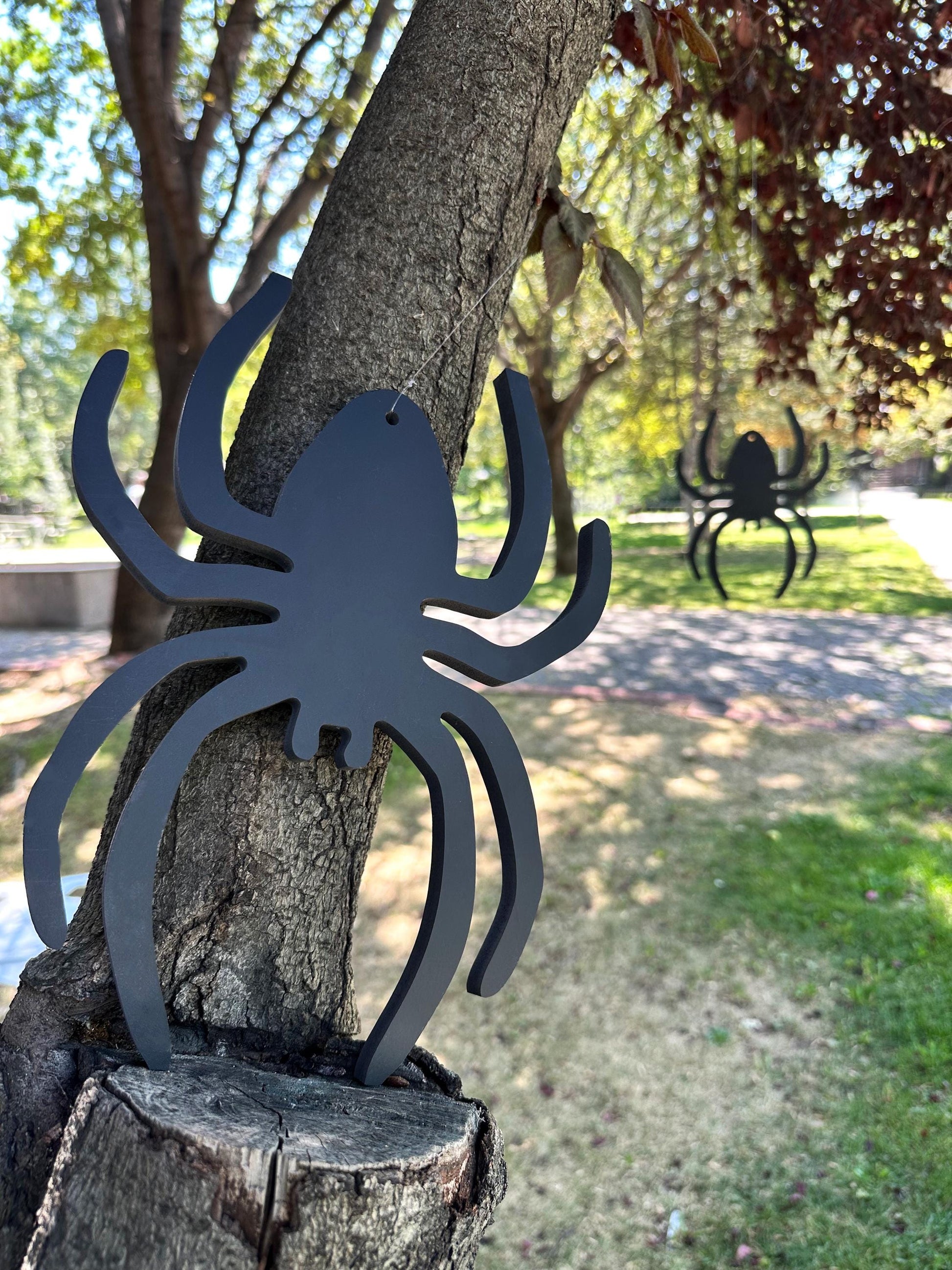 6 PCS Hanging Spider Halloween Decor, PVC Outdoor Yard Display, Creepy Tree Decorations, Tarantula Lawn Art, All-Weather Garden Decor