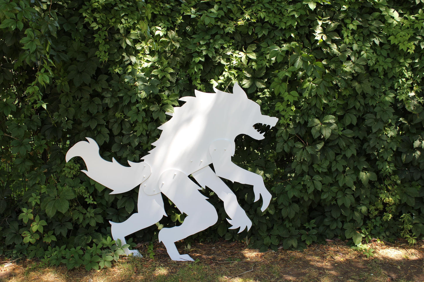 Giant 5.5 Ft White Werewolf Halloween Yard Display, PVC Wolfman Lawn Sculpture, Outdoor Spooky Garden Decor, Scary Holiday Prop