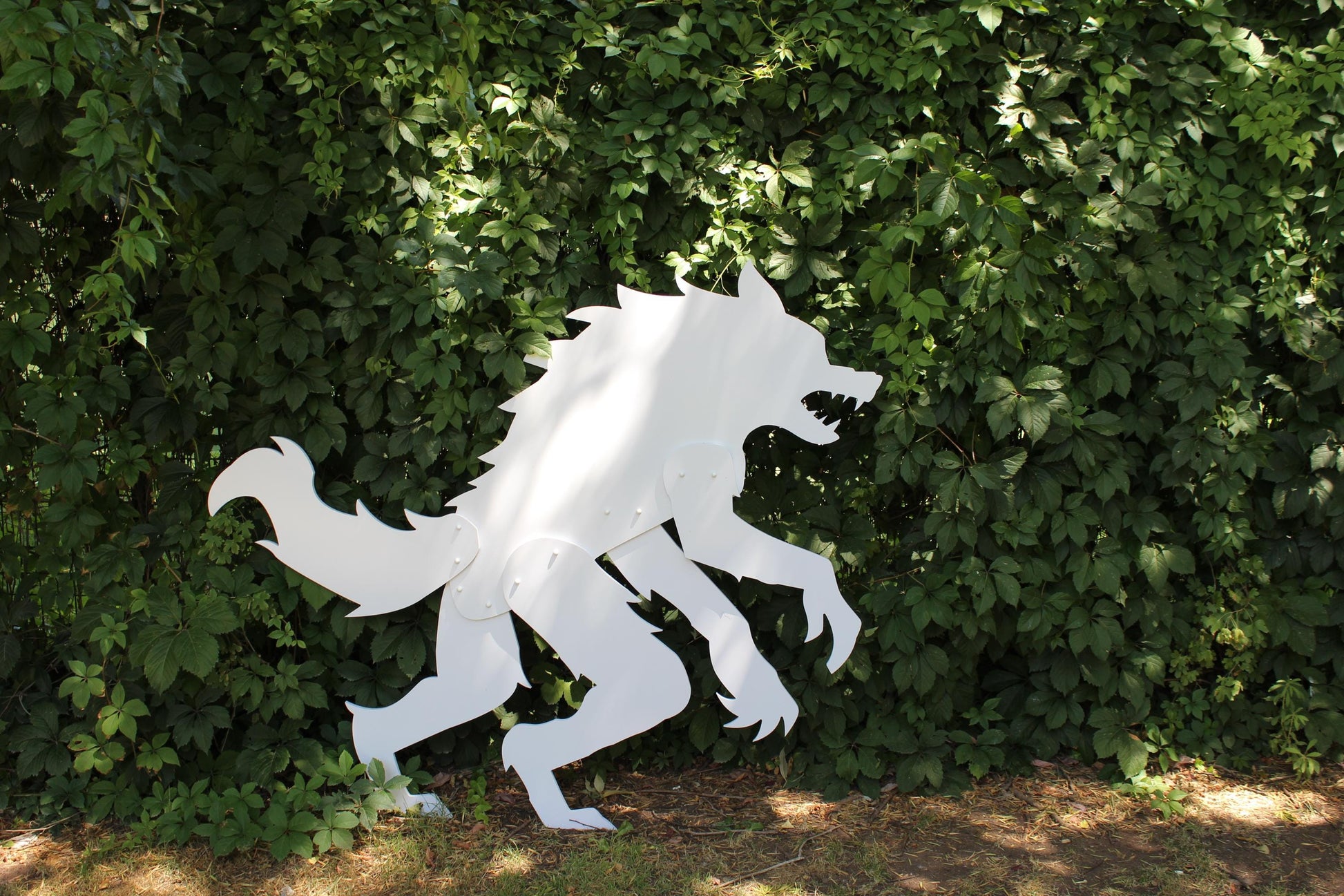 Giant 5.5 Ft White Werewolf Halloween Yard Display, PVC Wolfman Lawn Sculpture, Outdoor Spooky Garden Decor, Scary Holiday Prop