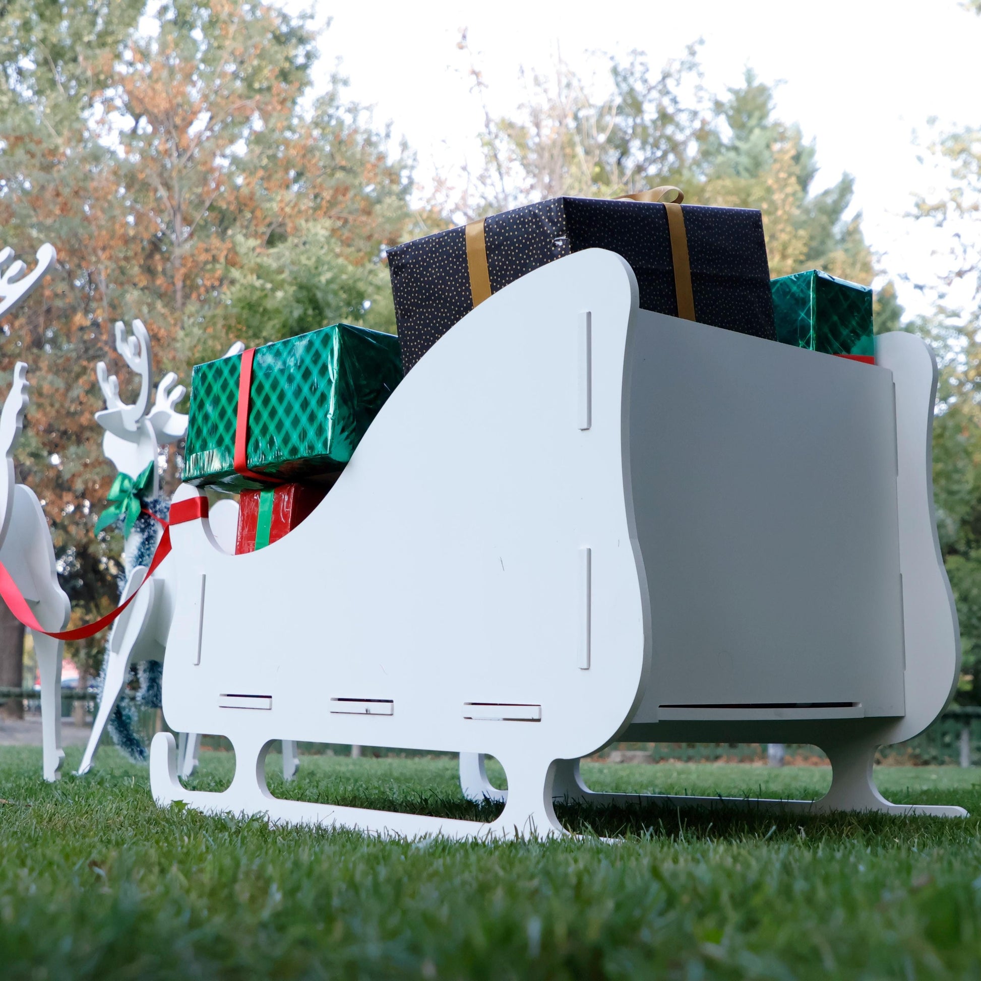 Black Christmas Sleigh Yard Display, Giant All-Weather PVC Sledge, Outdoor Holiday Garden Decoration, Modern Christmas Yard Art