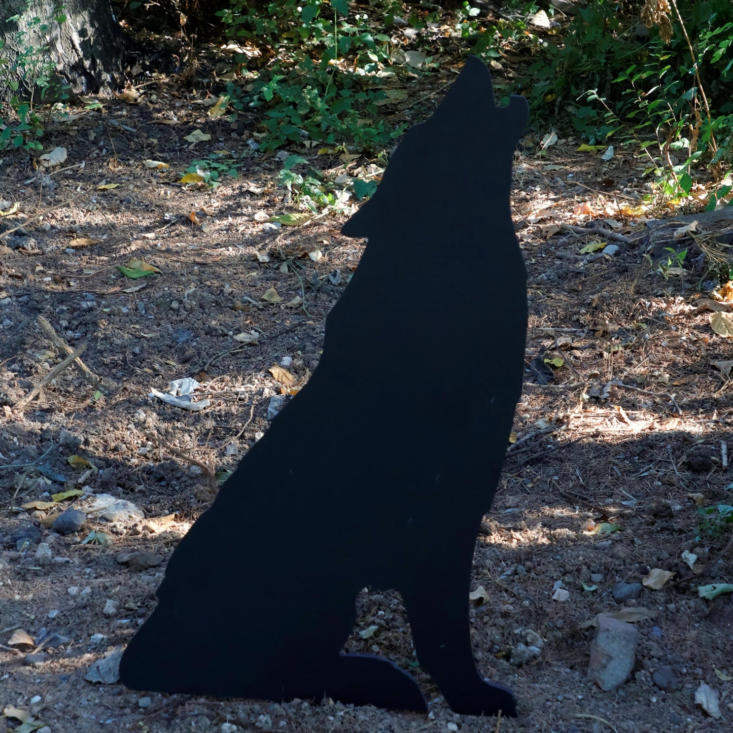 Howling Wolf Yard Display, PVC Outdoor Garden Decor, Waterproof Wolf Silhouette, Rustic Wildlife Cutout for Lawn or Patio