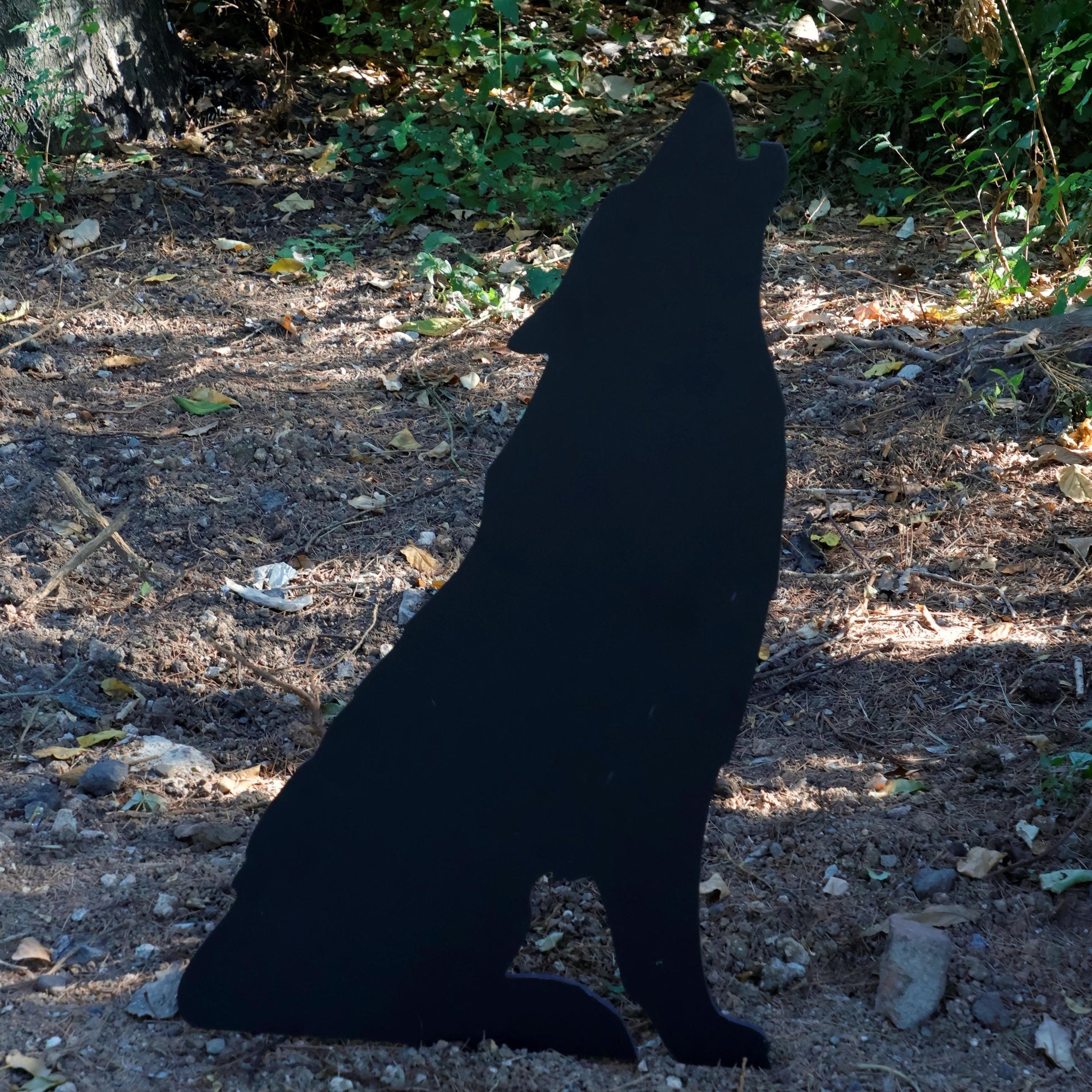 Howling Wolf Yard Display, PVC Outdoor Garden Decor, Waterproof Wolf Silhouette, Rustic Wildlife Cutout for Lawn or Patio