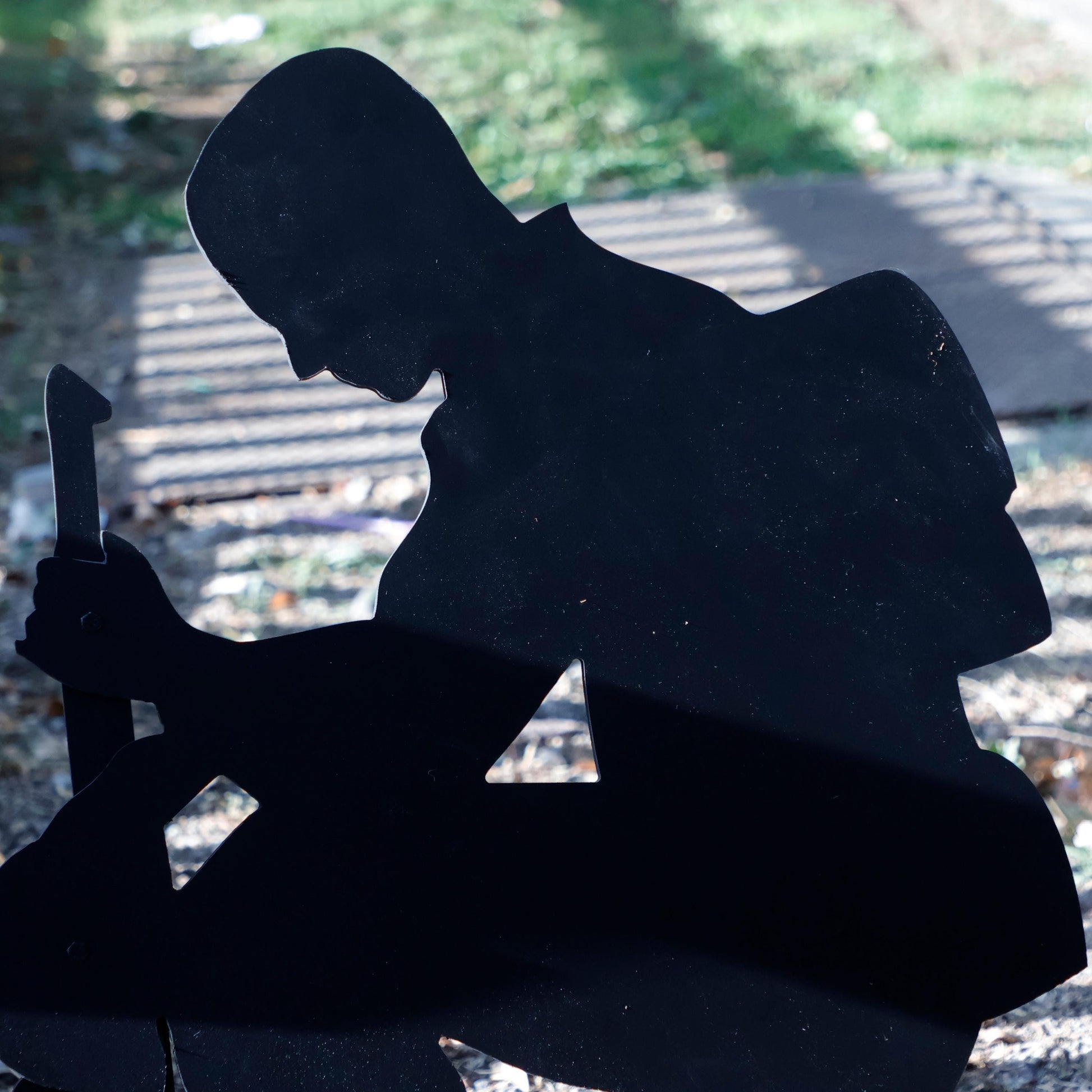 All-Weather Kneeling Soldier at Cross Yard Display,  PVC Outdoor Garden Decoration Fallen Soldier, Veterans Day Yard Art, Patriotic Decors