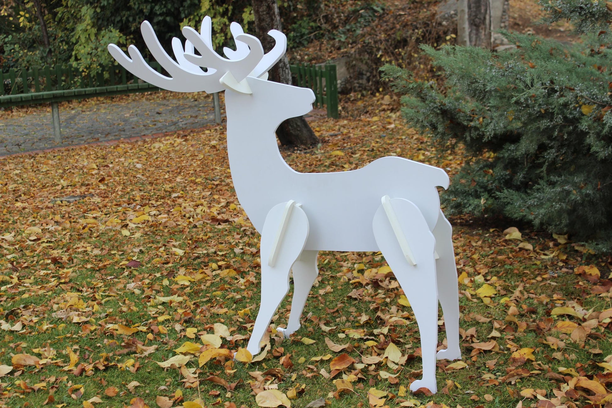 Modern Reindeer Yard Art, All-Weather PVC Lawn Sculpture, Outdoor Garden Decor, Elegant Deer Display, Minimalist Yard Decoration