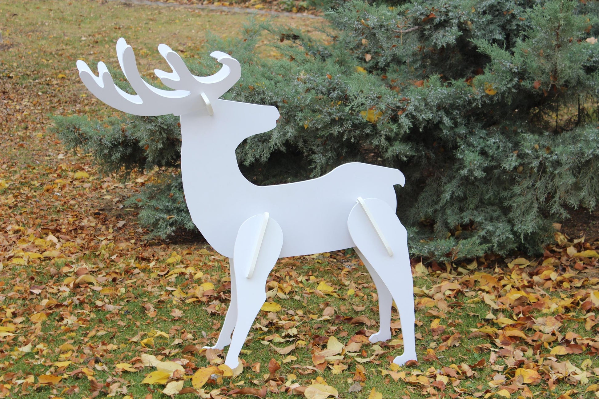 Modern Reindeer Yard Art, All-Weather PVC Lawn Sculpture, Outdoor Garden Decor, Elegant Deer Display, Minimalist Yard Decoration