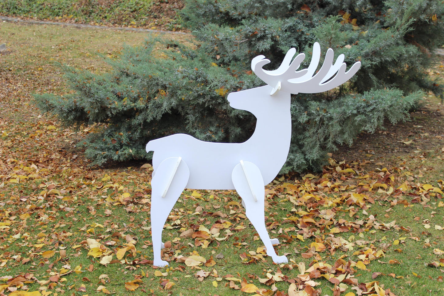 Modern Reindeer Yard Art, All-Weather PVC Lawn Sculpture, Outdoor Garden Decor, Elegant Deer Display, Minimalist Yard Decoration