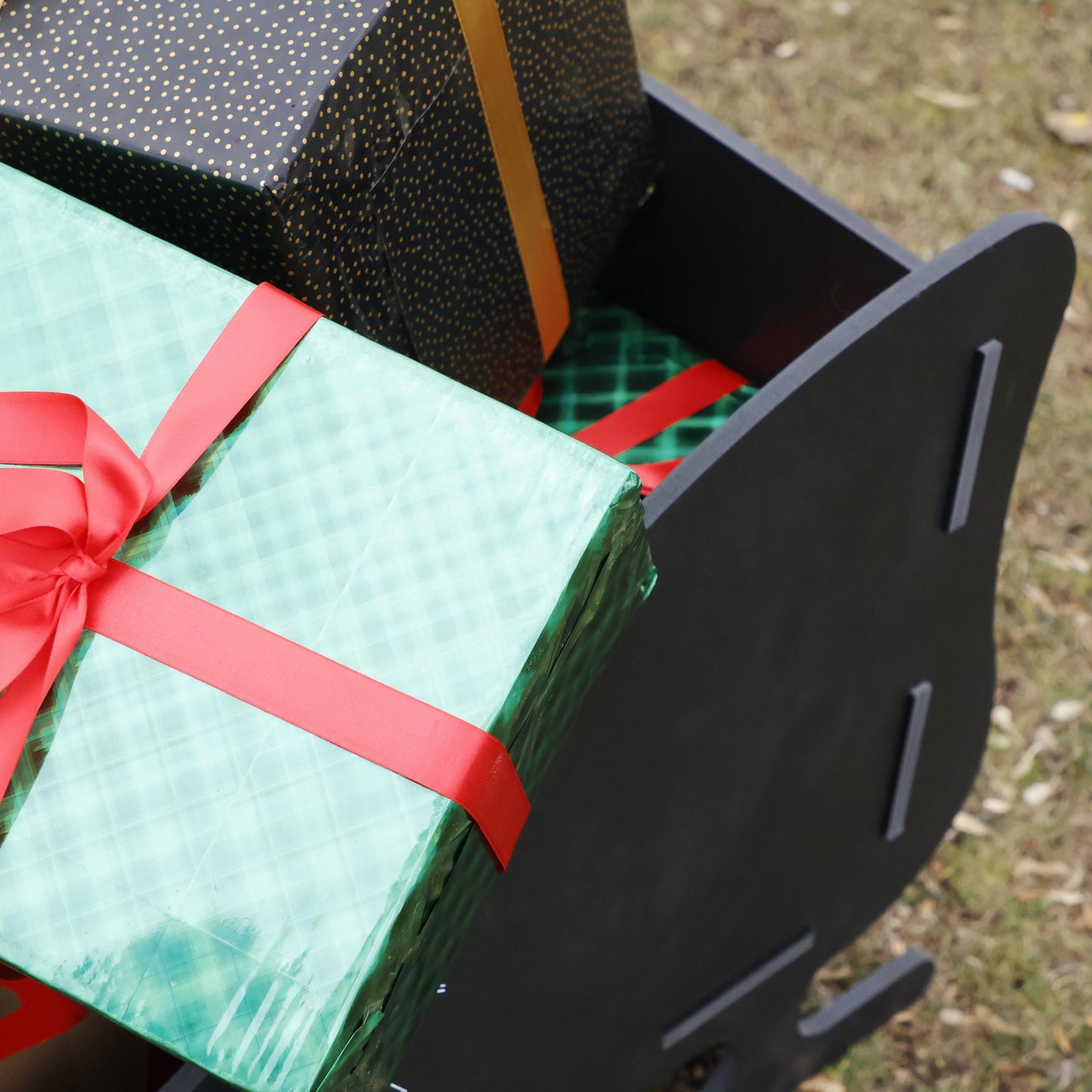 Black Christmas Sleigh Yard Display, Giant All-Weather PVC Sledge, Outdoor Holiday Garden Decoration, Modern Christmas Yard Art